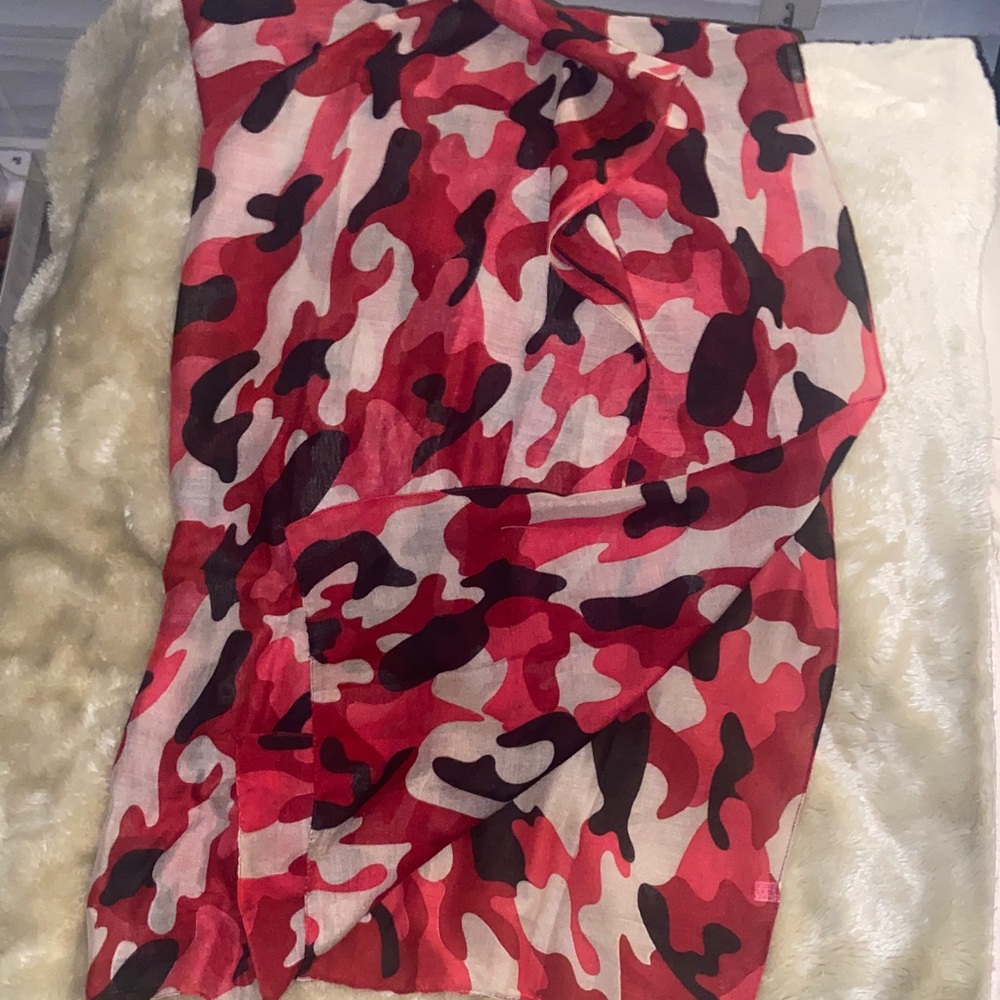 Red and Black Camouflage Women's Scarf